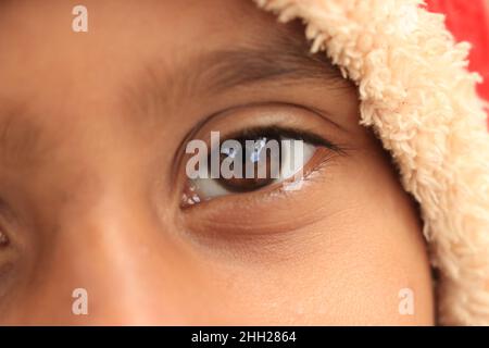 indisches Kind Nahaufnahme Auge. Stockfoto