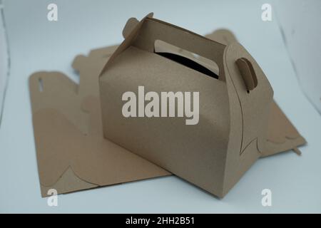 Craft Einweg-Braune Papierschachteln Einweg-Takeaway Kraftpapier Fast Food-Behälter Stockfoto