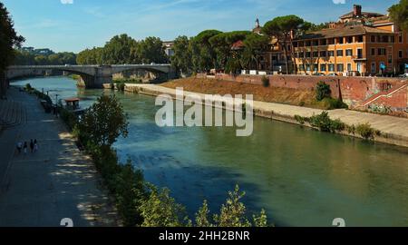 Ponte Garibaldi über den Tiber auf der Isola Tiberina in Rom, Italien, Europa Stockfoto