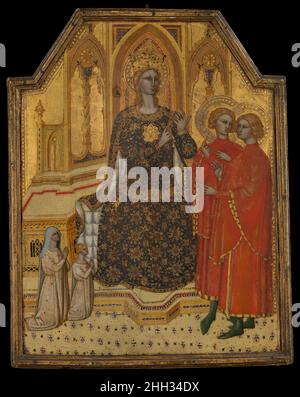 Saint Catherine streitenden und zwei Spender möglicherweise. 1380 Cenni di Francesco di Ser Cenni Italienisch Die heilige Katharina von Alexandria (4. Jahrhundert), Eine Prinzessin von großer Lernfähigkeit und Schönheit, wurde zu einer Debatte mit fünfzig heidnischen Rednern herausgefordert, die alle zum Christentum konvertierten. Hier zählt sie die Punkte ihres Streits zwei Männern zu, die Halos tragen, um ihre Bekehrung durch ihre Argumente (und das zukünftige Martyrium von Kaiser Maxentius) zu erkennen. Zwei kleine Spender, die die Gewohnheiten der franziskanischen Tertiarien tragen, knien links. Das Gemälde stammt aus etwa 1380.. Die Heilige Katharina Streitig Stockfoto