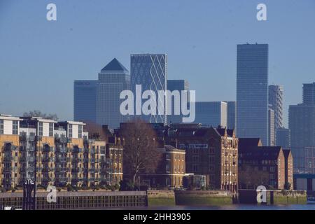 Skyline von Canary Wharf und Oliver's Wharf, London, Großbritannien 13th. Januar 2022. Stockfoto