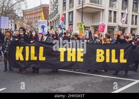 London, Großbritannien 15th. Januar 2022. Tötet die Demonstranten von Bill in Aldwych. Tausende von Menschen marschierten durch das Zentrum Londons, um gegen das Gesetz über Polizei, Verbrechen, Verurteilung und Gerichte zu protestieren, was viele Arten von Protest illegal machen wird. Stockfoto