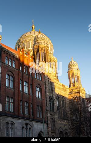 Neue Synagoge Berlin - Centrum Judaicum , ein Spaziergang an einem kalten Wintertag im Bezirk Mitte an der Oranienburger Straße Stockfoto