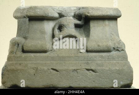 Doppelsäule Basis Ende 15th Jahrhundert Französisch. Zweispaltige Basis 471862 Stockfoto