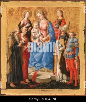 Madonna mit Kind mit sechs Heiligen Ende 1440s Pesellino (Francesco di Stefano) Italienischer Pesellino spezialisiert sich auf fein ausgeführte kleine Gemälde, die ideal für private Studien oder für private Verehrung geeignet sind. Bemerkenswert ist, dass die Figuren trotz ihrer geringen Größe mit einer Meisterschaft beschrieben werden, die ein neues Kapitel in der florentinischen Malerei eröffnet. Von links nach rechts sind die Heiligen: Antonius Abt, Hieronymus, Cecilia, Katharina von Alexandria, Augustinus, Und George. Die Figurentypen und die Beleuchtung offenbaren den Einfluss von Fra Filippo Lippi, mit dem Pesellino gelegentlich zusammenarbeitete. Madonna mit Kind und sechs Sai Stockfoto