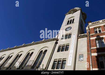 Außenansicht der Cadogan Hall eine Konzerthalle mit 950 Sitzplätzen in Sloane Terrace in Chelsea. Die Cadogan Hall ist die ständige Heimat der Royal Philharmonic Or Stockfoto