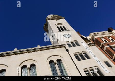 Außenansicht der Cadogan Hall eine Konzerthalle mit 950 Sitzplätzen in Sloane Terrace in Chelsea. Die Cadogan Hall ist die ständige Heimat der Royal Philharmonic Or Stockfoto