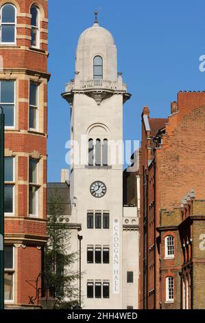 Außenansicht der Cadogan Hall eine Konzerthalle mit 950 Sitzplätzen in Sloane Terrace in Chelsea. Die Cadogan Hall ist die ständige Heimat der Royal Philharmonic Or Stockfoto