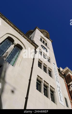 Außenansicht der Cadogan Hall eine Konzerthalle mit 950 Sitzplätzen in Sloane Terrace in Chelsea. Die Cadogan Hall ist die ständige Heimat der Royal Philharmonic Or Stockfoto