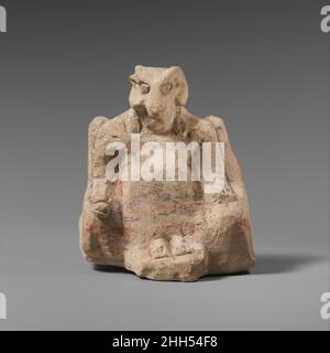 Kalksteinstatuette von Zeus Ammon 2nd Viertel des 6th Jahrhunderts B.C. Zypern einige erhaltene Spuren von Rot und Schwarz deuten darauf hin, dass die glatte Steinoberfläche ursprünglich gemalt worden wäre. Kalksteinstatuette des Zeus Ammon 242112 Stockfoto