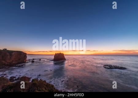 Langzeitbelichtung von Eagle Rock vom Split Point Lookout im Morgengrauen aus gesehen Stockfoto