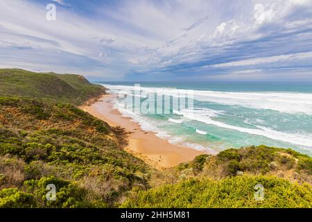 Küstenstrand vom Castle Cove Lookout aus gesehen Stockfoto