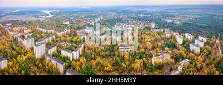 Ukraine, Kiew Oblast, Pripjat, Luftaufnahme der verlassenen Stadt im Herbst Stockfoto