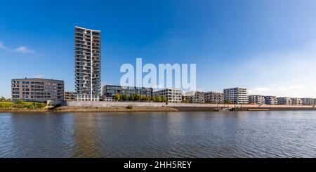 Deutschland, Bremen, Waterfront Apartments am Weserkanal Stockfoto