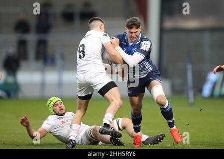 MANCHESTER, GROSSBRITANNIEN. JAN 23rd Tom Roebuck von Sale Sharks läuft mit dem Ball während des European Champions Cup-Spiels zwischen Sale Sharks und Ospreys am Sonntag, 23rd. Januar 2022 im AJ Bell Stadium, Eccles. (Kredit: Pat Scaasi | MI Nachrichten) Kredit: MI Nachrichten & Sport /Alamy Live Nachrichten Stockfoto