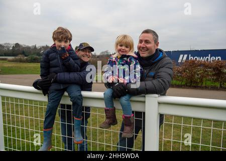 Ascot, Bergen, Großbritannien. 23rd. Januar 2022. Ein Familientag bei den Ascot Races. Quelle: Maureen McLean/Alamy Stockfoto