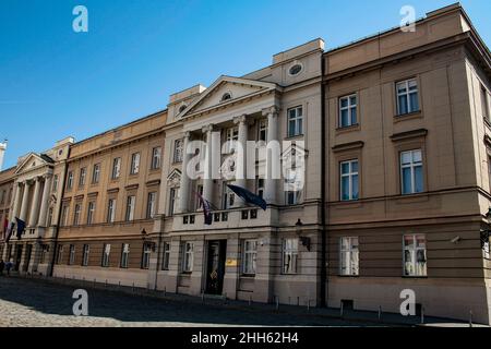 Zagreb, Kroatien, Republika Hrvatska, Europa. Markusplatz (trg svetog Marka). Sabor Palace (kroatisch: Saborska Palaa) ist ein historisches Gebäude in Gornji Grad, in dem sich das kroatische Parlament namens Sabor befindet. Der Ort beherbergte das erste Gebäude für das parlament von Kroatien, Dalmatien und Slawonien im Jahr 1737, und das heutige Gebäude wurde im Jahr 1911 endgültig erweitert und renoviert. Stockfoto