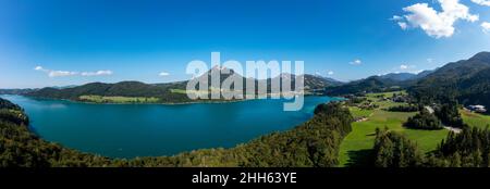 Österreich, Salzburg, Fuschl am See, Drohnenpanorama des Fuschlsees im Sommer Stockfoto