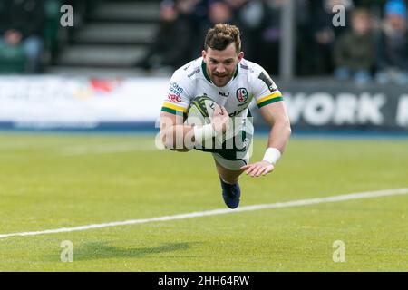 LONDON, GROSSBRITANNIEN. JAN 23rd James Stokes aus London Irisch versucht es beim European Rugby Challenge Cup Spiel zwischen Saracens und London Irish am Sonntag, 23rd. Januar 2022, im Allianz Park in London. (Kredit: Juan Gasparini | MI Nachrichten) Kredit: MI Nachrichten & Sport /Alamy Live Nachrichten Stockfoto