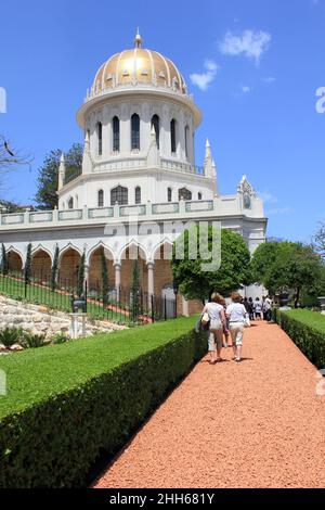 HAIFA, ISRAEL - 12. MAI 2011: Der Tempel von Baba ist der Haupttempel der Bahai-Religion, der sich im Zentrum der Bahai-Gärten befindet. Stockfoto