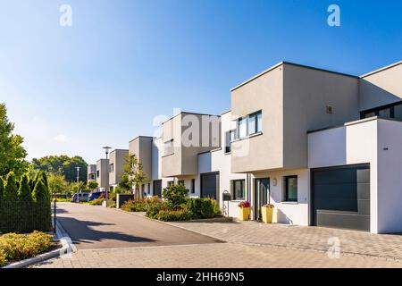 Deutschland, Bayern, Neu-Ulm, Vorstadt Häuser in Neubaugebiet Stockfoto