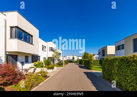 Deutschland, Bayern, Neu-Ulm, Vorstadt Häuser in Neubaugebiet Stockfoto