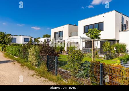 Deutschland, Bayern, Neu-Ulm, Vorstadt Häuser in Neubaugebiet Stockfoto