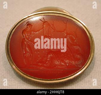 Jason befrieden Drachen Anfang des 19th. Jahrhunderts wahrscheinlich italienisch das Tiefdruck ist eine Fälschung, eine von sechs in der Sammlung des Museums, ähnlich im Stil der italienischen neoklassizistischen Kupferstecher an Prinz Stanislaw Poniatowski von Polen. Die in einem figürlichen Stil, der Antonio Canova verdankt, ausgeführten Poniatowski-Edelsteine tragen die Namen der Schnitzer, die im antiken Griechenland am meisten gefeiert wurden. Die Täuschung der Poniatowski-Edelsteine wurde 1895 enthüllt. Die sechs des Museums wurden von Tiffany & Co. In Samtkisten montiert. Jason befrieden Drachen. Wahrscheinlich Italienisch. Anfang 19th Jahrhundert. Karneol und Gold. Stockfoto