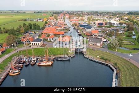 Luftaufnahme aus der Stadt Workum in Friesland, Niederlande Stockfoto