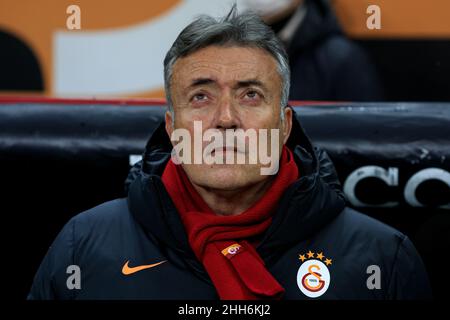 ISTANBOEL, TÜRKEI - 23. JANUAR: Cheftrainer Domenec Torrent Font von Galatasaray während des türkischen Super Lig-Spiels zwischen Galatasaray und Trabzonspor am 23. Januar 2022 in Nef Stadyumu in Istanbul, Türkei (Foto von /Orange Picts) Stockfoto