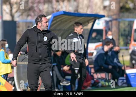 Neapel, Italien. 23rd Januar 2022. Der zweite Trainer Roberto Castorina während des italienischen Serie A Women 2021/2022-Matches zwischen Napoli Femminile und AS Roma Femminile am 23. Januar 2022 im Stadion Giuseppe Piccolo in Cercola Italien Credit: Independent Photo Agency/Alamy Live News Stockfoto