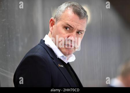 München, Deutschland. 23rd Januar 2022. Eishockey: DEL, EHC Red Bull München - Eisbären Berlin, Hauptrunde, Spieltag 46th im Olympischen Eissportzentrum. Serge Aubin, Trainer von Berlin. Quelle: Tobias Hase/dpa/Alamy Live News Stockfoto