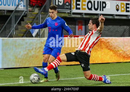 ROTTERDAM, NIEDERLANDE - 23. JANUAR: Anastasios Douvikas vom FC Utrecht, Dirk Abels von Sparta Rotterdam während des niederländischen Eredivisie-Spiels zwischen Sparta Rotterdam und dem FC Utrecht am 23. Januar 2022 in Het Kasteel in Rotterdam, Niederlande (Foto: Herman Dingler/Orange Picts) Stockfoto