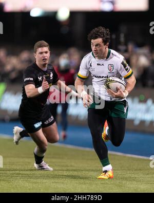 LONDON, GROSSBRITANNIEN. JAN 23rd Ben Loader aus London Irisch läuft mit dem Ball während des European Rugby Challenge Cup-Spiels zwischen Saracens und London Irish am Sonntag, 23rd. Januar 2022 im Allianz Park, London. (Kredit: Juan Gasparini | MI Nachrichten) Kredit: MI Nachrichten & Sport /Alamy Live Nachrichten Stockfoto