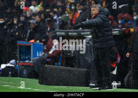 ISTANBOEL, TÜRKEI - 23. JANUAR: Cheftrainer Domenec Torrent Font von Galatasaray während des türkischen Super Lig-Spiels zwischen Galatasaray und Trabzonspor am 23. Januar 2022 in Nef Stadyumu in Istanbul, Türkei (Foto von /Orange Picts) Stockfoto