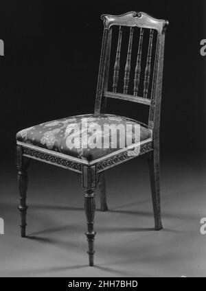 Side Chair 1878–84 American dieser zierliche Side Chair ist Teil einer Schlafzimmer-Suite, die für Elizabeth Love Marquand, die Tochter von Henry Gurdon Marquand, dem zweiten Präsidenten des Metropolitan Museum of Art, gemacht wurde (siehe 1986.47.1-.4). Die Suite wurde in der von Richard Morris Hunt (1827–1895) entworfenen und zwischen 1881 und 1884 erbauten Residenz ihrer Familie in der Madison Avenue und Sixty-Eighth Street genutzt. Als Elizabeth 1884 Harold Godwin (Enkel des Dichters und Herausgebers William Cullen Bryant) heiratete, brachte sie die Schlafzimmer-Suite mit ihr nach 'Cedarmere', Godwins Familienhaus auf Long Island, wo sie sich befindet Stockfoto