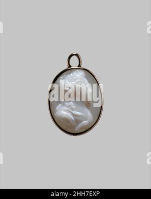 Katharina die große von Russland (1729–1796) ca. 1790 Ernst Kris hat in seinem Katalog der weil-Sammlung die österreichische Erzherzogin und die heilige römische Kaiserin Maria Theresia als Thema dieses Porträts vorgeschlagen, aber das imposante Antlitz und der weite Brustboss sind die von Katharina der Großen (1729–1796) im fortgeschrittenen Alter. Sie bevorzugte viele ausländische Schnitzer mit Befehlen und schuf auch kaiserliche Werkstätten in den Provinzen. Dieses kleine Oval hätte von einer Deutschen in ihrem Arbeitsanliegen geschnitzt werden können. Katharina die große von Russland (1729–1796) 198350 Stockfoto