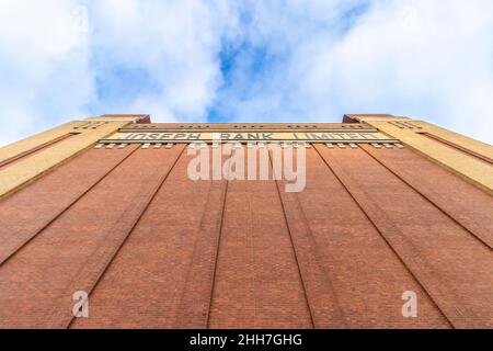 Blick auf baltische Blumenmühlen Zeichen Joseph Rank ltd aus Keramikfliesen an der Wand des Baltic Arts Center und Galerie gateshead tyne & Wear Stockfoto