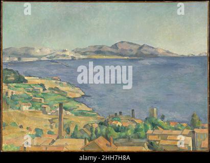 Der Golf von Marseille von L'Estaque aus gesehen ca. 1885 Paul Cézanne der Franzose Cézanne schwärmte 1876 über das Fischerdorf L’Estaque to Pissarro: „Es ist wie eine Spielkarte. Rote Dächer über dem blauen Meer. Die Sonne ist hier so grandios, dass es mir so scheint, als wären die Objekte nicht nur in schwarz und weiß, sondern in blau, rot, braun und violett silhouettiert.' Cézanne malte im Laufe des nächsten Jahrzehnts etwa zwanzig Ansichten von L'Estaque, von denen ein Dutzend in Richtung oder über den Golf von Marseille blickt. In der Ferne dieses Gemäldes, auf dem Hügel rechts vom Steg, die Türme von Notre-Dame-de-la-Gard Stockfoto
