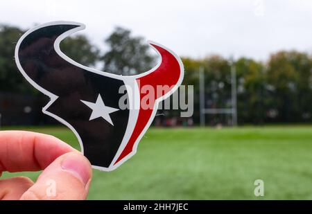 16. September 2021, Houston, TX. Emblem eines professionellen amerikanischen Fußballteams Houston Texans mit Sitz in Pittsburgh im Sportstadion. Stockfoto