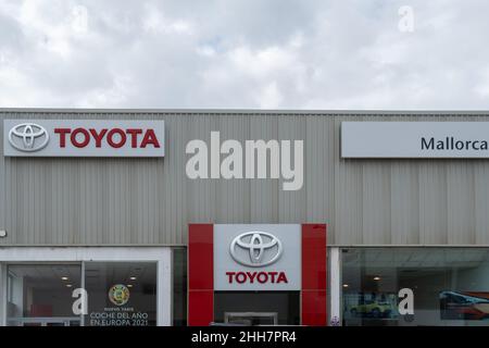 Manacor, Spanien; januar 20 2022: Toyota Autohaus in der mallorquinischen Stadt Manacor, Spanien Stockfoto