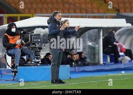 Stadio Via del Mare, Lecce, Italien, 23. Januar 2022, Trainer Fabio Pecchia (US-Cremonesen) während des Spiels US Lecce gegen US-Cremonesen – Italienischer Fußball der Serie B Stockfoto