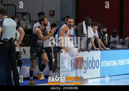 PalaRadi, Cremona, Italien, 23. Januar 2022, Vanoli Cremona Banch während der Vanoli Basket Cremona gegen Umana Reyer Venezia - Italienische Basketball A Serie Championship Stockfoto