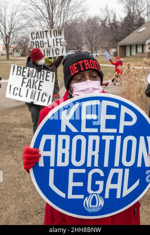 Southfield, Michigan - Abtreibungsrechtler pickern das Problem Pregnancy Centre, das sie als eine "falsche Klinik" mit einem Anti-Abtreibungsagent bezeichnen Stockfoto