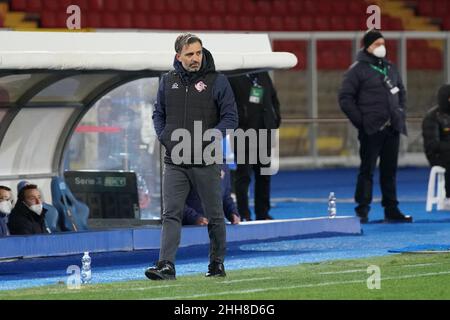 Lecce, Italien. 23rd Jan, 2022. Trainer Fabio Pecchia (US Cremonese) während US Lecce gegen US Cremonese, Italienisches Fußballspiel der Serie B in Lecce, Italien, Januar 23 2022 Quelle: Independent Photo Agency/Alamy Live News Stockfoto