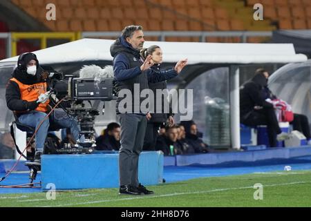 Lecce, Italien. 23rd Jan, 2022. Trainer Fabio Pecchia (US Cremonese) während US Lecce gegen US Cremonese, Italienisches Fußballspiel der Serie B in Lecce, Italien, Januar 23 2022 Quelle: Independent Photo Agency/Alamy Live News Stockfoto
