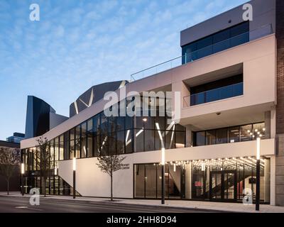 Liz und Eric Lefkofsky Kunst- und Bildungszentrum im Steppenwolf Theater, entworfen von Gordon Gill Stockfoto