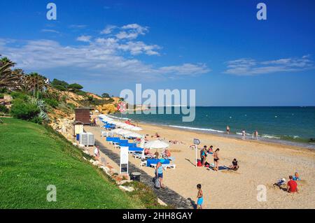 Strandblick, Praia da Oura, Region Distrikt Faro, Algarve, Portugal Stockfoto