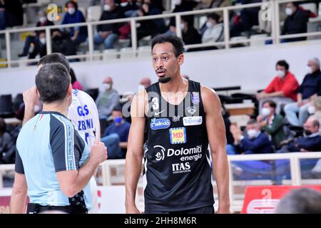 Trient, Italien. 23rd Januar 2022. Jonathan Williams (Dolomiti Energia Trentino) während der Dolomiti Energia Trentino gegen GeVi Napoli, Italienische Basketball A Serie Championship in Trient, Italien, Januar 23 2022 Quelle: Independent Photo Agency/Alamy Live News Stockfoto