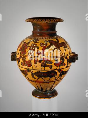 Terrakotta-Hydria (Wasserbehälter) ca. 560–550 v. Chr. dem Maler von London zugeschrieben B 76 auf der Schulter, Achilles wartet auf den Hinterhalt von Troilos und PolyxenaDer Hinterhalt, der mit Elan und Eloquenz dargestellt wird, ist eine der entscheidenden Episoden des Trojanischen Krieges. Troilos und Polyxena waren Kinder von Priam, dem König von Troja. Achilles' Statur wird durch seine Höhe in Bezug auf das Brunnenhaus und durch die Skala seiner Waffen angezeigt. Der Rabe sagt den bevorstehenden Tod von Troilos voraus. Die Jugend wirkt geschmeidigen und schlaksig. Seine beiden edlen Pferde werden ihn nicht vor seinem Schicksal retten. Terrakotta-Hydria (Wasserbehälter) 254524 : at Stockfoto